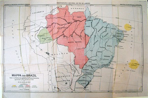 Mapa do Brasil indicando a divisão horária do território adotada pela lei n° 2.784